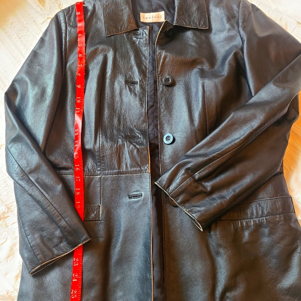 Soft women's leather blazer by Vericci